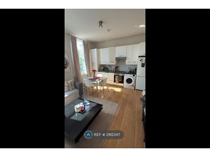2 Bedroom Flat To Rent In Bedford Hill, London, SW12