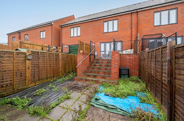 3 Bedroom Terraced House For Sale In Pinewood Way, Chichester, PO19