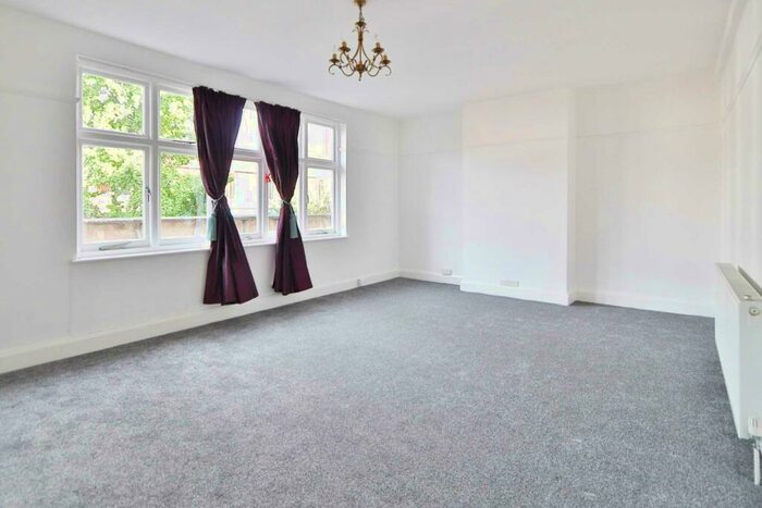 3 Bedroom Duplex To Rent In Sussex Place, New Malden, KT3