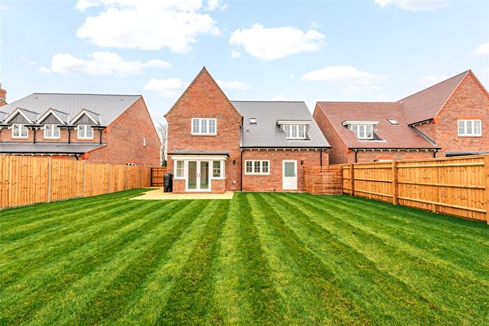 4 Bedroom Detached House For Sale In New Road, Dinton, Aylesbury, Buckinghamshire, HP17