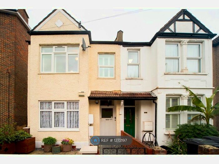 2 Bedroom Flat To Rent In Lincoln Road, London SE25