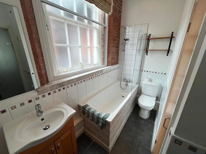 1 Bedroom Flat To Rent In The Cigar Factory, Nottingham, NG7