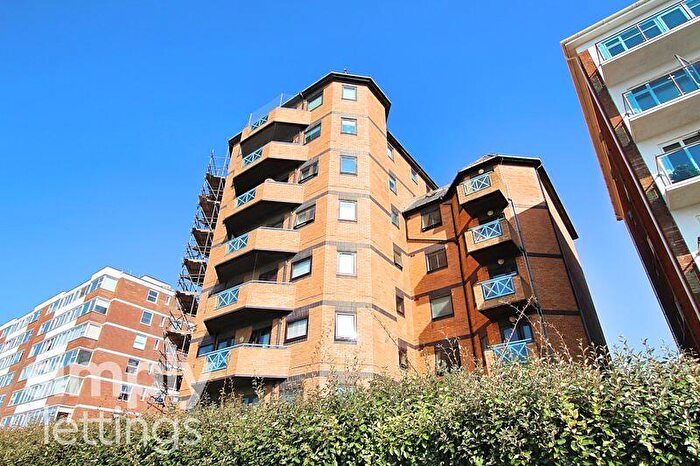 3 Bedroom Flat To Rent In Kingsway, Hove, BN3