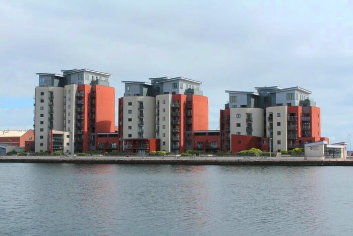 1 Bedroom Flat For Sale In South Quay, Kings Road, Marina, Swansea, SA1