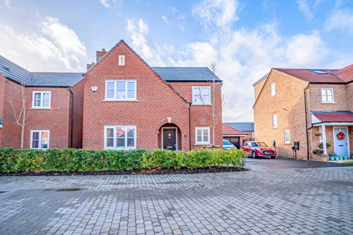 4 Bedroom Detached House For Sale In Oatlands Drive, Wixams, MK45