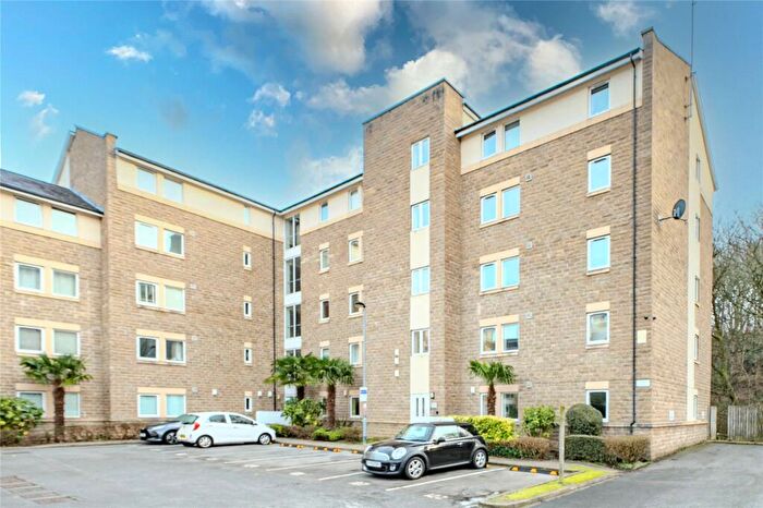2 Bedroom Apartment For Sale In Flat, Thwaite Court, Cornmill View, Horsforth, Leeds, West Yorkshire, LS18