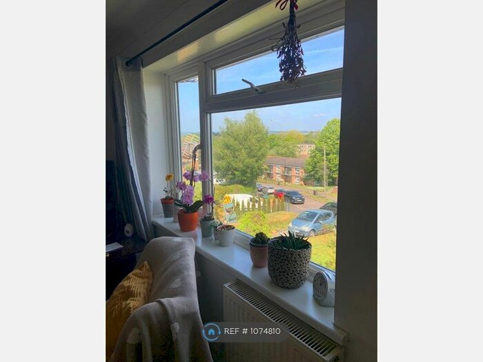 2 Bedroom Flat To Rent In Middleton Close, Southampton, SO18