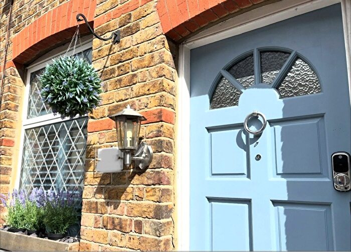 3 Bedroom Terraced House For Sale In Rays Avenue, Windsor, Berkshire, SL4