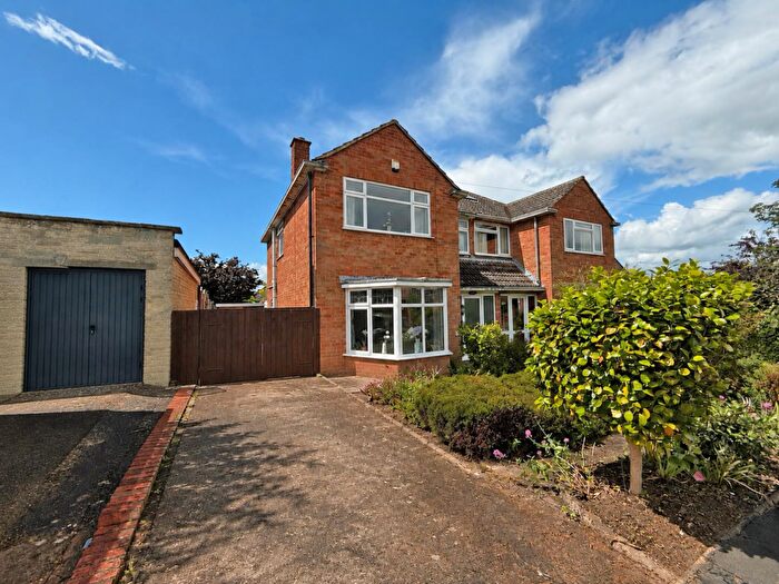 3 Bedroom Semi-Detached House For Sale In Myers Road, Rugby, CV21