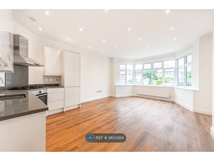 2 Bedroom Flat To Rent In Chatsworth Road, London, NW2
