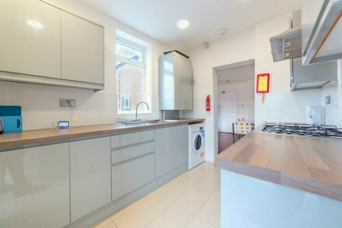 6 Bedroom Maisonette To Rent In £pppw - Helmsley Road, Sandyford, NE2