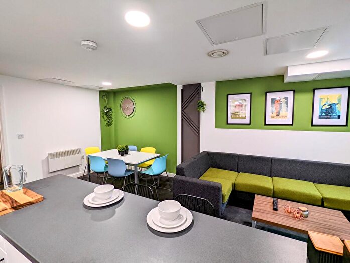 6 Bedroom Flat To Rent In - George Road, Five Ways, West Midlands, B15