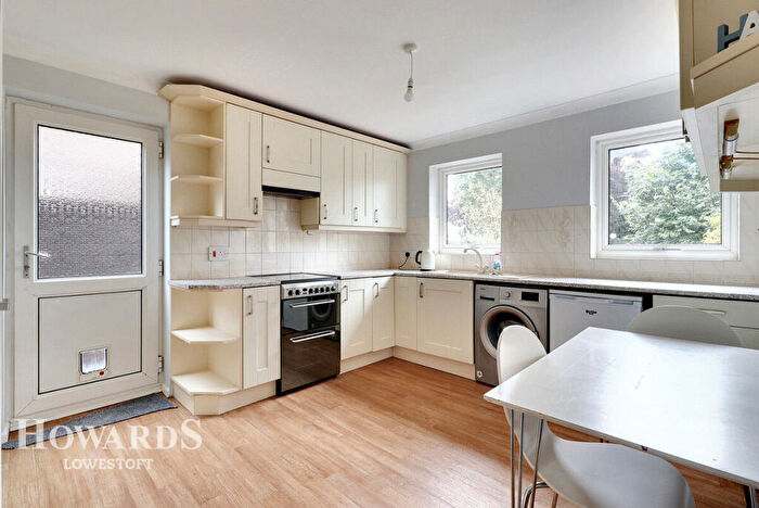 2 Bedroom Detached Bungalow For Sale In Marbella Green, Carlton Colville, NR33