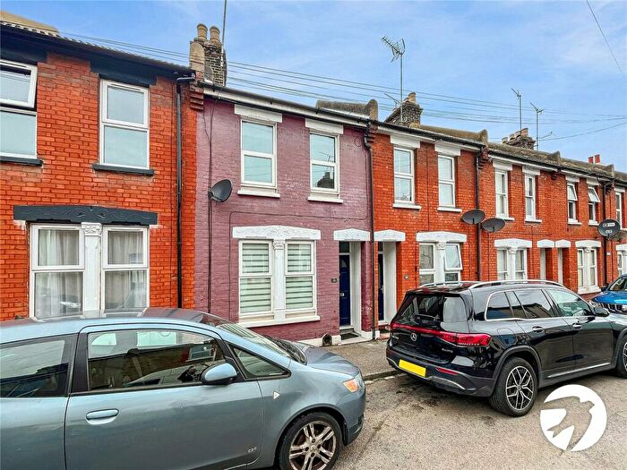 3 Bedroom Terraced House To Rent In Church Street, Rochester, Kent, ME1