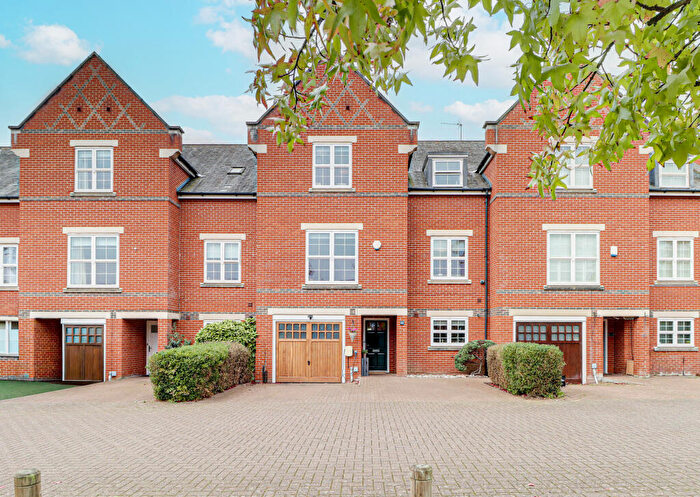 6 Bedroom Town House For Sale In Beningfield Drive, London Colney, AL2