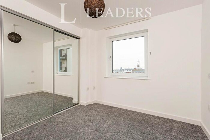 2 Bedroom Apartment To Rent In The Crescent, Gunwharf Quays, PO1