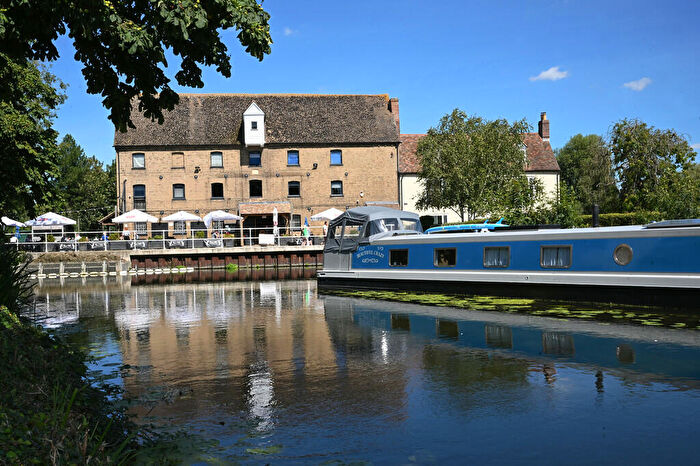 3 Bedroom Town House To Rent In Addington Walk, Eaton Socon, PE19