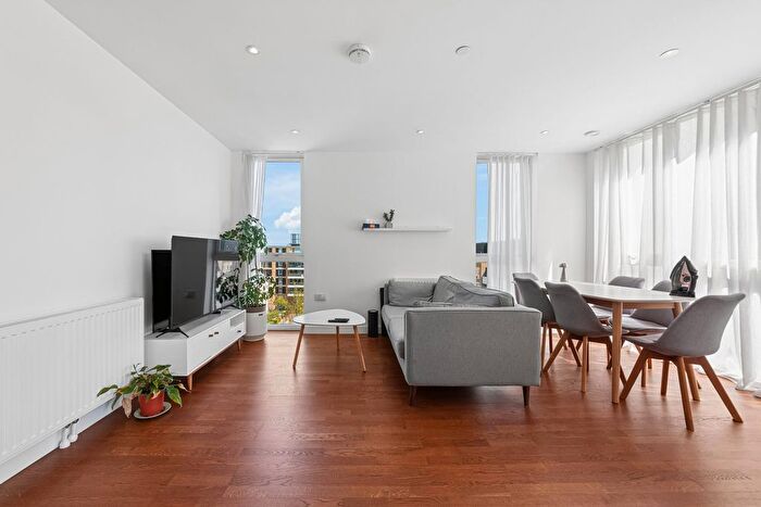 2 Bedroom Flat For Sale In Discovery Tower, Canning Town, E16