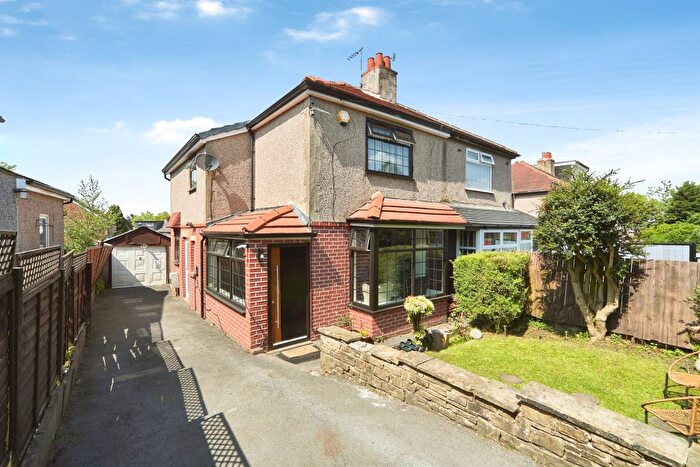 3 Bedroom Semi Detached House For Sale In High Park Drive, Bradford, BD9