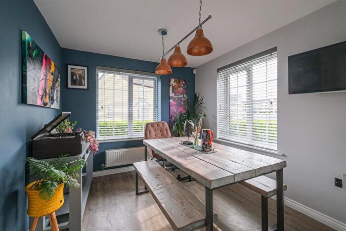 4 Bedroom Detached House For Sale In Anvil Court, Lindley, Huddersfield, HD3