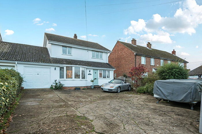 4 Bedroom Link Detached House For Sale In The Street, Finglesham, Deal, CT14