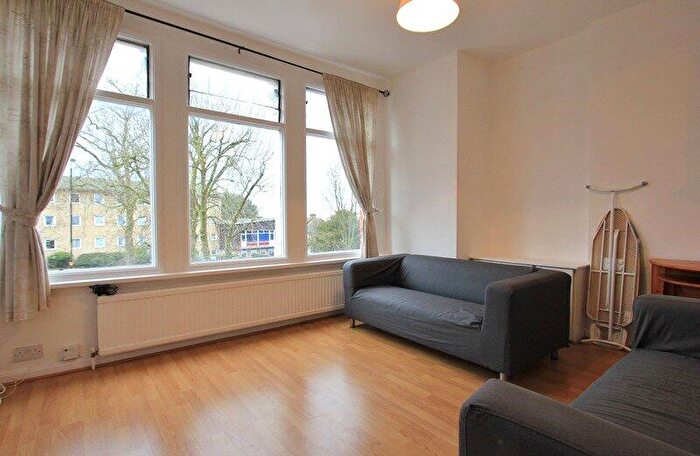 3 Bedroom Apartment To Rent In Colney Hatch Lane, Muswell Hill, London, Greater London, N10