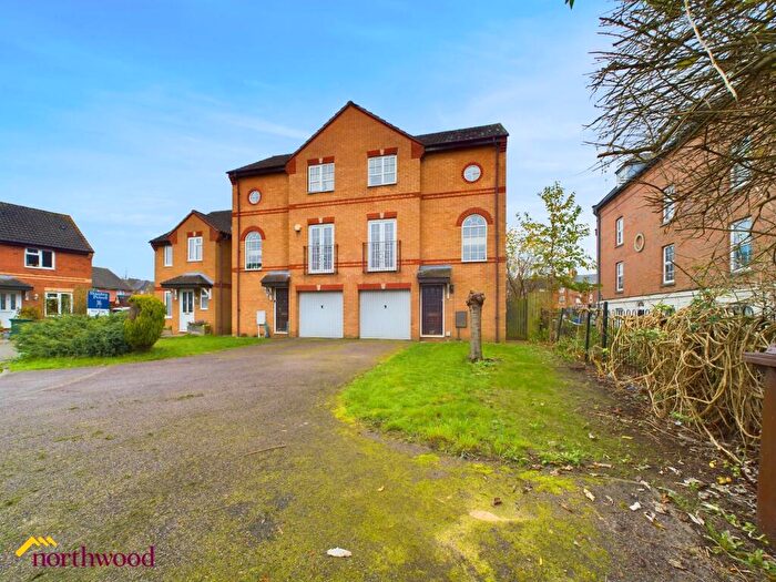 3 Bedroom Town House To Rent In Brunswick Place, Banbury, OX16