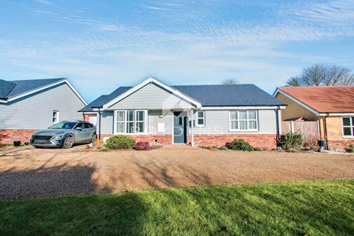 2 Bedroom Bungalow For Sale In Greys Farm Close, Kirby-Le-Soken, CO13