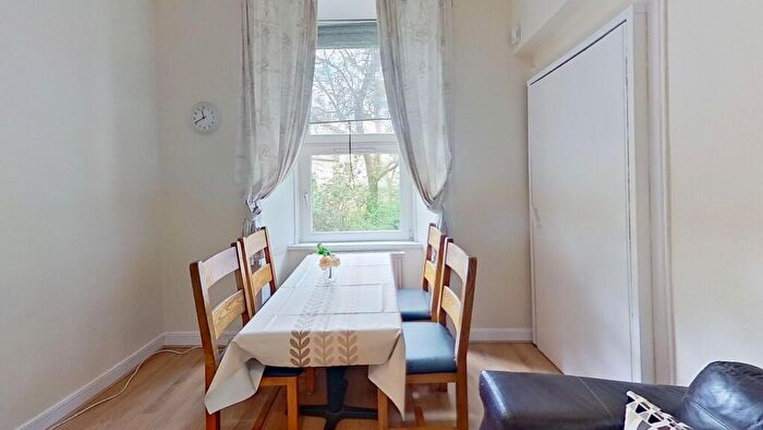 3 Bedroom Flat To Rent In Caledonian Place, Edinburgh, EH11