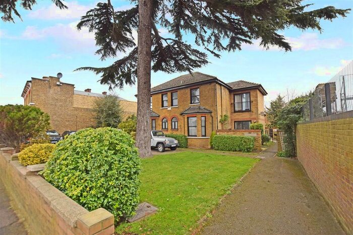 1 Bedroom Flat To Rent In Staines Road East, Sunbury-On-Thames, TW16