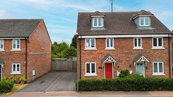 4 Bedroom Semi-Detached House For Sale In Clayton Gardens, Hatton, DE65