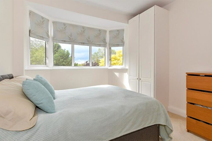 3 Bedroom End Of Terrace House For Sale In Ankerdine Crescent, London, SE18