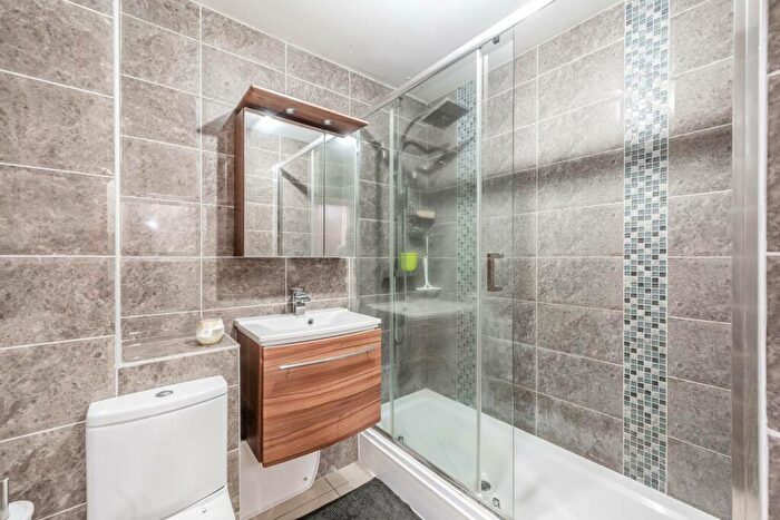 2 Bedroom Flat To Rent In High Road, Harrow Weald, Harrow, HA3