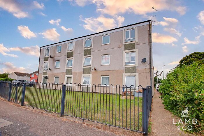 2 Bedroom Flat For Sale In Nayland Drive, Clacton-On-Sea, CO16