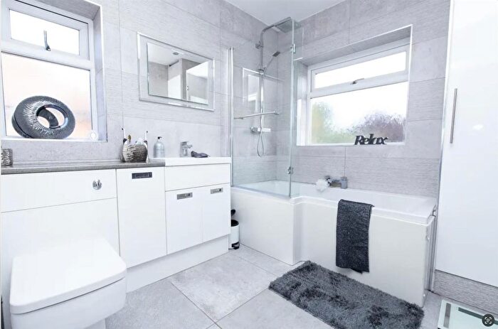 3 Bedroom Semi-Detached House To Rent In Alandale Drive, Garforth, Leeds, LS25
