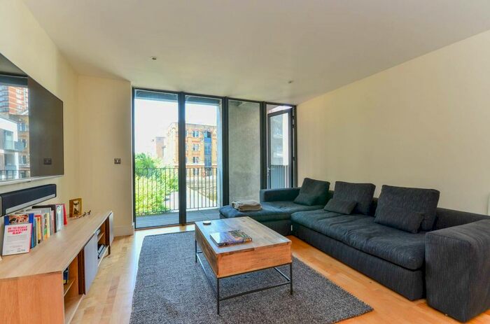 2 Bedroom Flat To Rent In City Walk, Borough, London, SE1
