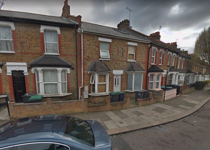 Studio To Rent In Clonmell Road, London N17