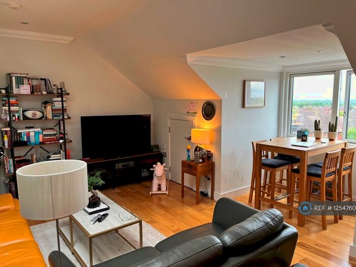 1 Bedroom Flat To Rent In Cityview Apartments, Chigwell, IG7