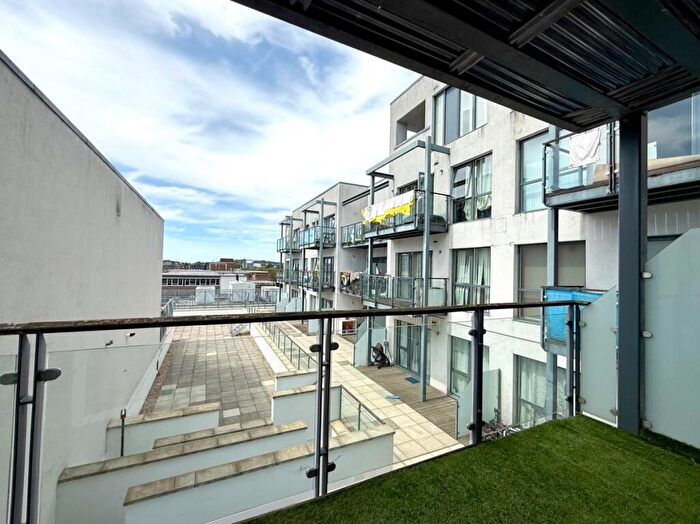 2 Bedroom Flat To Rent In Elm Road, Wembley, HA9