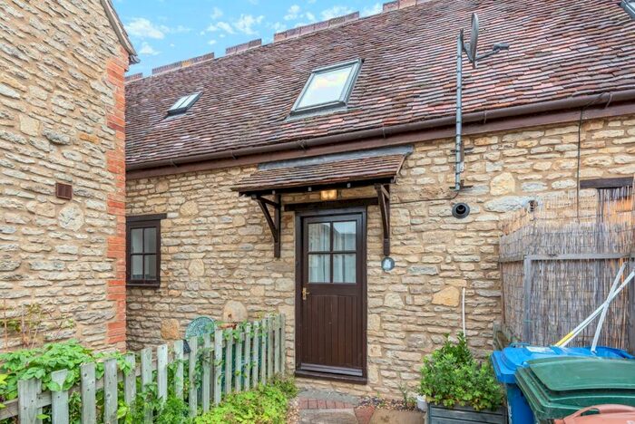 1 Bedroom Terraced House To Rent In Victoria Road, Bicester, OX26