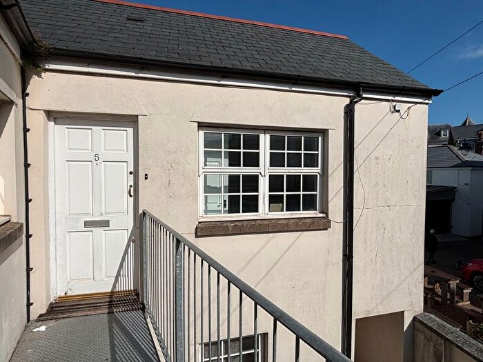 1 Bedroom Flat To Rent In French Street, Courtenay House French Street, TQ14
