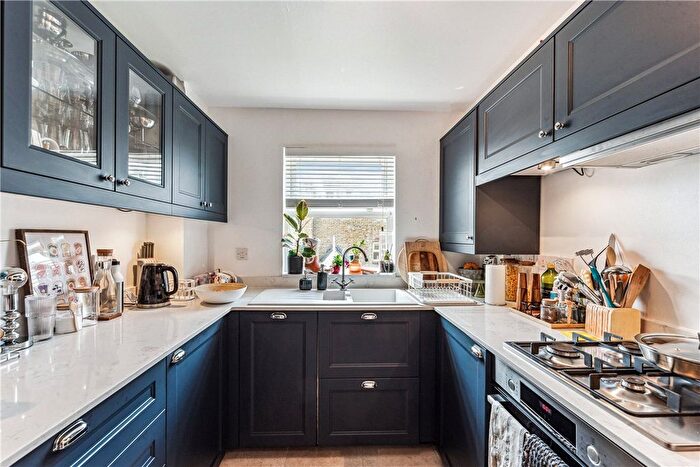 2 Bedroom Flat To Rent In Clockhouse Place, London, SW15