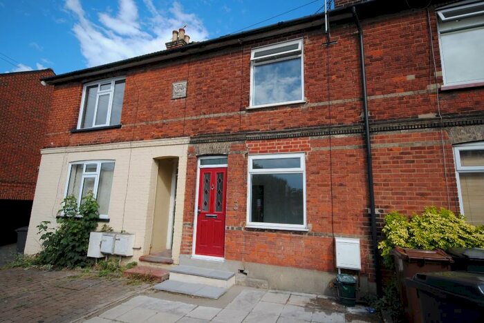 3 Bedroom Terraced House To Rent In Beehive Lane, Chelmsford, Essex, CM2