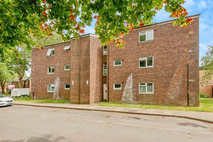 1 Bedroom Apartment For Sale In Fennel Crescent, Crawley, RH11