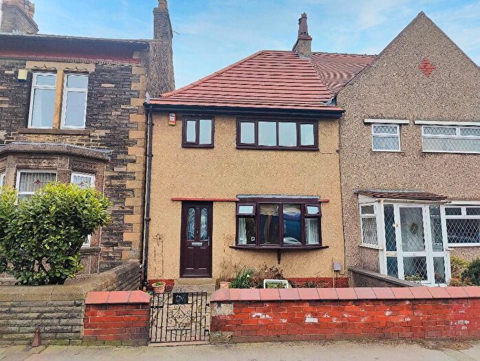 3 Bedroom End Of Terrace House For Sale In Brighouse Road, Hipperholme, HX3