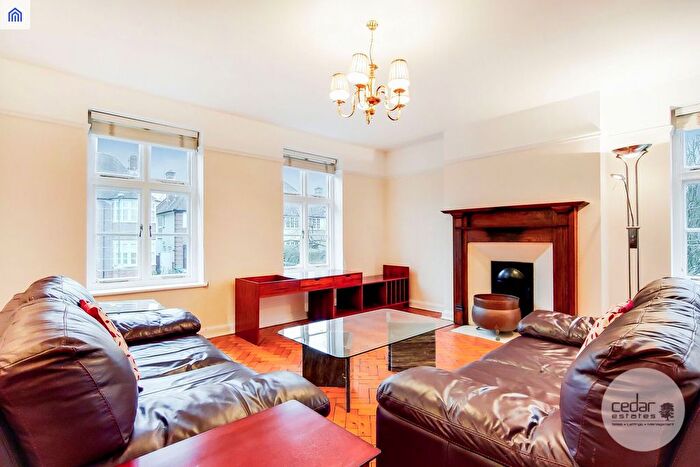 3 Bedroom Flat To Rent In Rotherwick Road, Golders Green, NW11