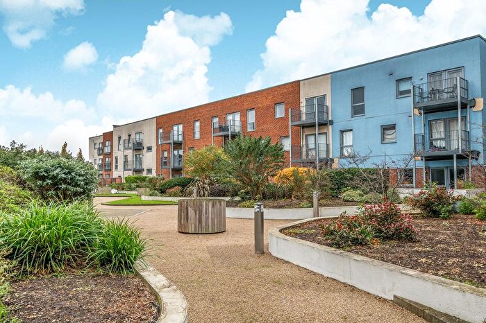 2 Bedroom Flat For Sale In John Thornycroft Road, Southampton, SO19