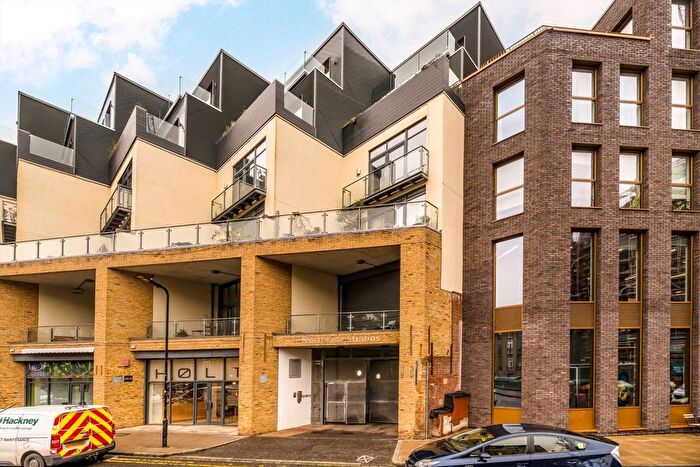 2 Bedroom Flat To Rent In Andrews Road, Broadway Market, E8