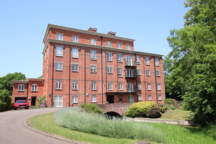 2 Bedroom Apartment For Sale In Dewe Lane, Burghfield, Reading, Berkshire, RG30