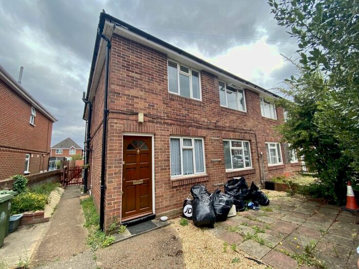 2 Bedroom Maisonette To Rent In Whithedwood Avenue, Southampton, Hampshire, SO15